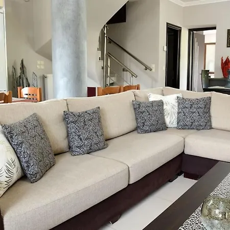 Villa Andrew